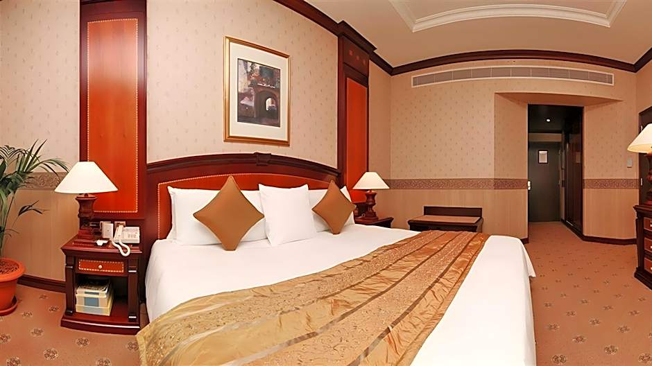 Knight Castle Hotel - Formerly known as Carlton Palace Hotel