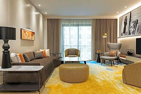 3 Bedroom Deluxe Apartment, Bedroom 1: 1 King, Bedroom 2: 1 King, Bedroom 3: 2 Twin