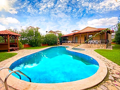 Villa Lochville 2 Bedroom with Private Pool 