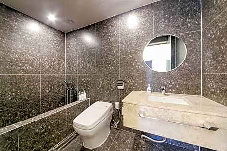 Deluxe Double Room with Side Sea View