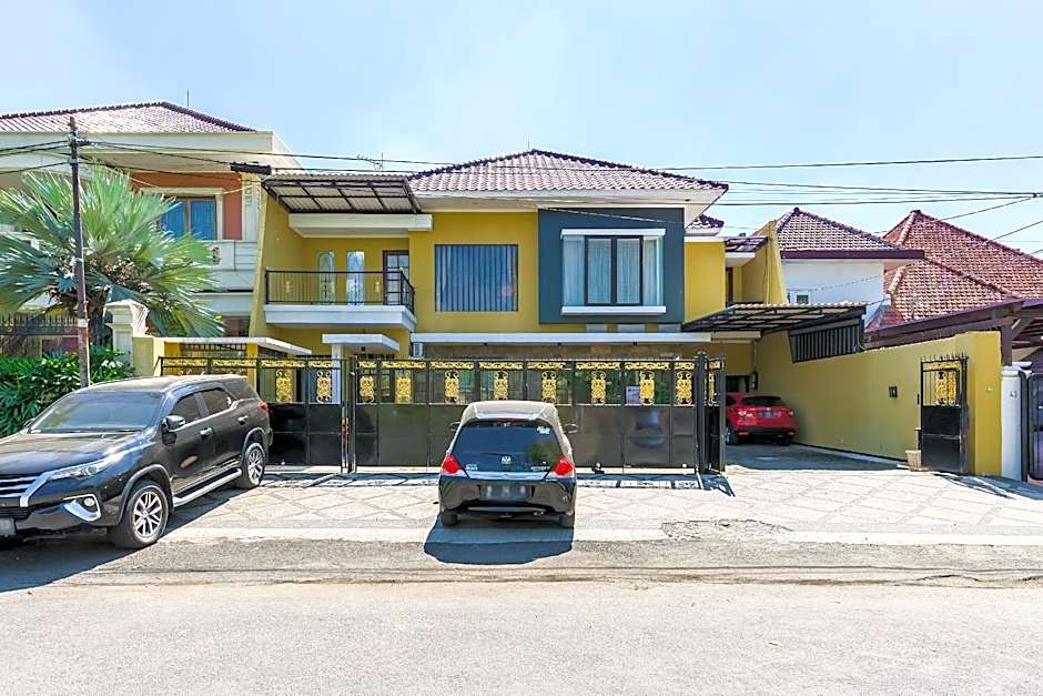 RedDoorz Syariah near Marvell City Mall 2