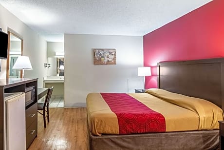 1 King Bed, Nonsmoking