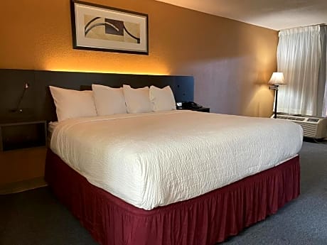 1 King Bed Mobility Accessible Room Bathtub W/ Grab Bars Non-Smoking