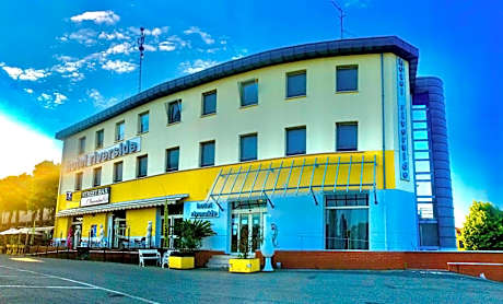 Hotel Riverside