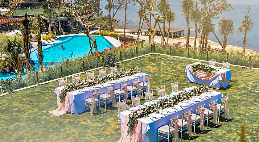 AYANA Komodo Waecicu Beach