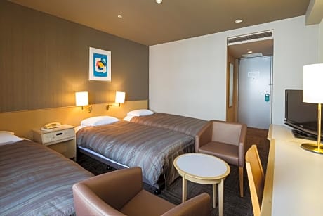 Twin Room with Extra Bed - Smoking