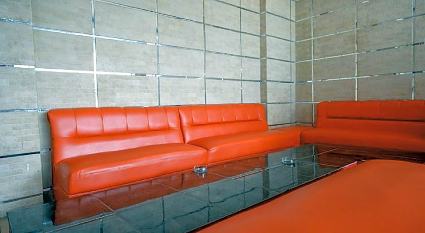 RedDoorz near Kendari Beach 2