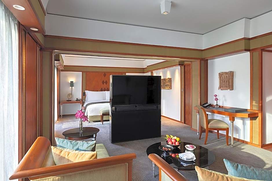 Photo 1 of 7 of Executive Suite
