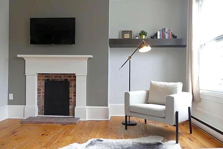 Historic Downtown Apt #2