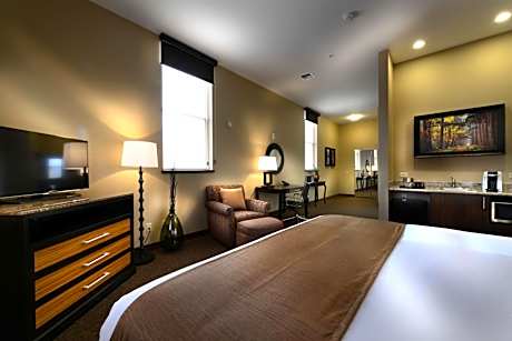 1 KING BED CORNER ROOM
