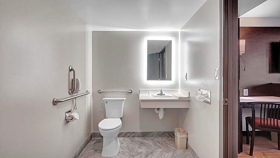 Days Inn & Suites by Wyndham Niagara Falls/Buffalo