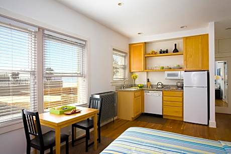 Studio Suite with Partial Ocean View - 1 Queen Bed