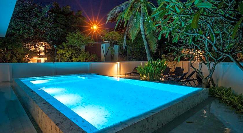 Tonsai Tropical Phi Phi Island