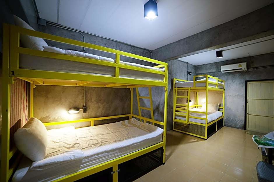 OYO 560 Chang Hostel Suvarnabhumi