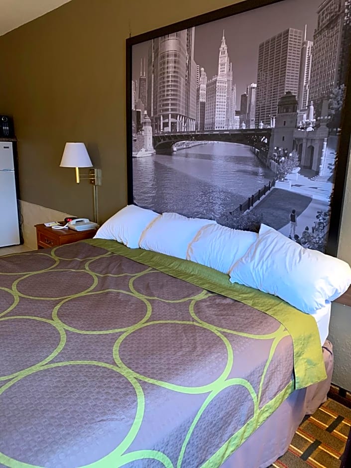 Super 8 by Wyndham Valparaiso