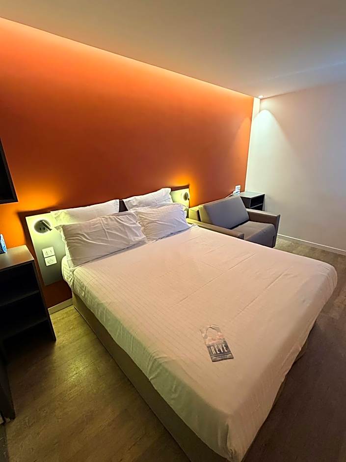 Kyriad Frejus Centre