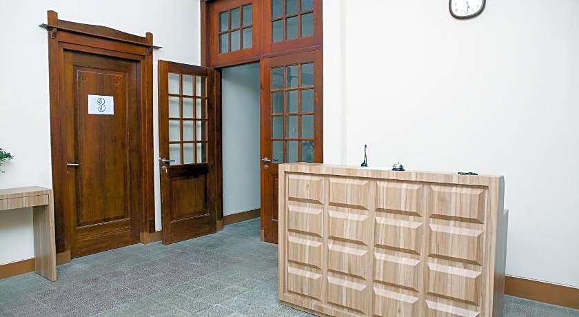 RedDoorz Plus near Pasundan University