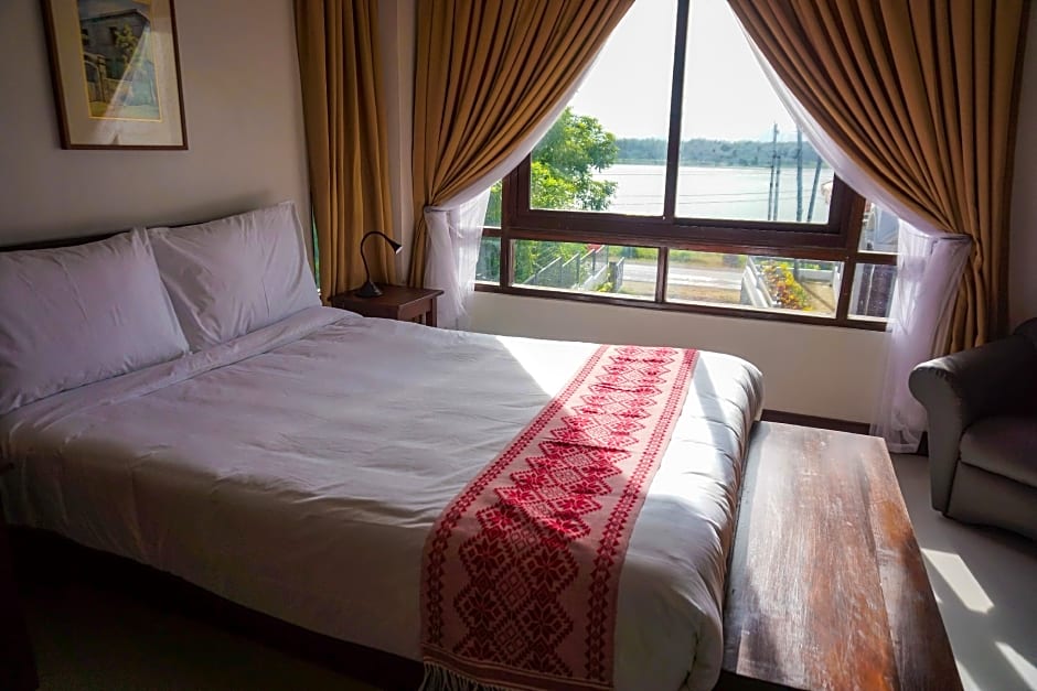 Veranda Suites and Restaurant