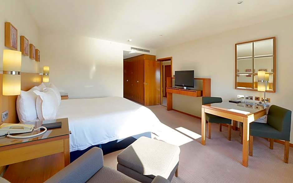 Canary Riverside Plaza Hotel