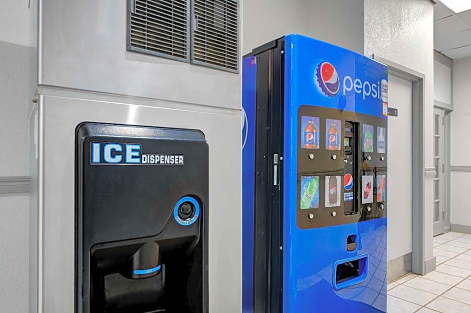 Motel 6 Chickasha, OK