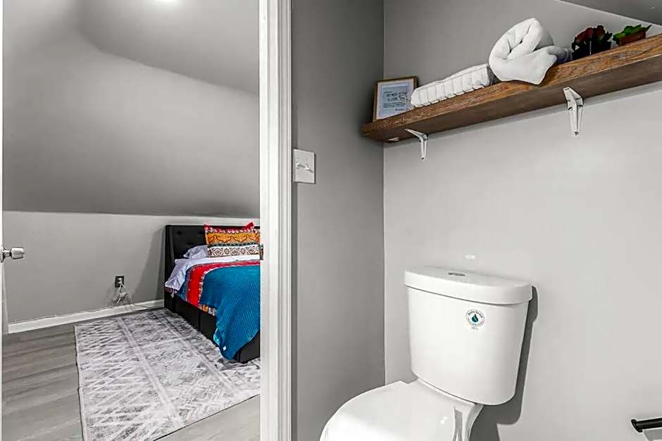 3rd Story Loft Islandview Pets Included with Free Parking!