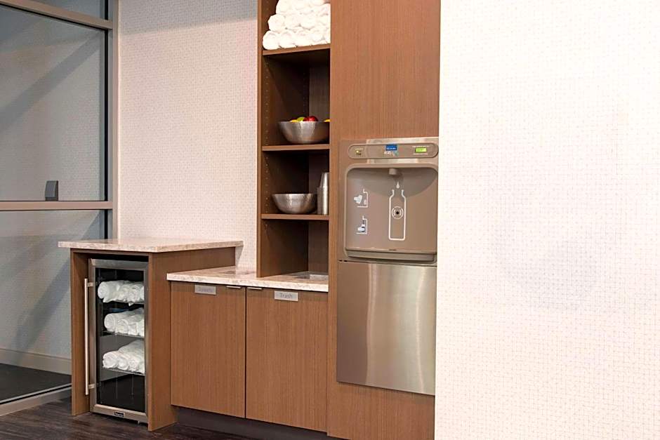 Sonesta Hotel Grand Rapids Airport