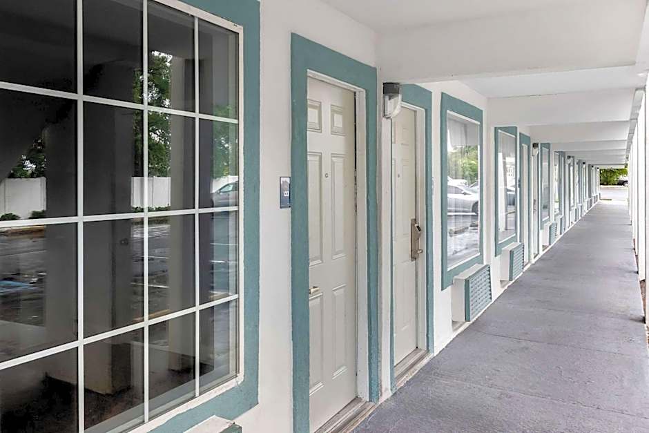 Suburban Studios Brunswick I-95