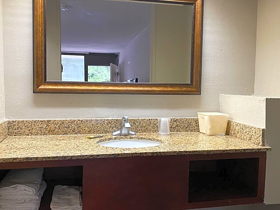 Days Inn by Wyndham Ozark