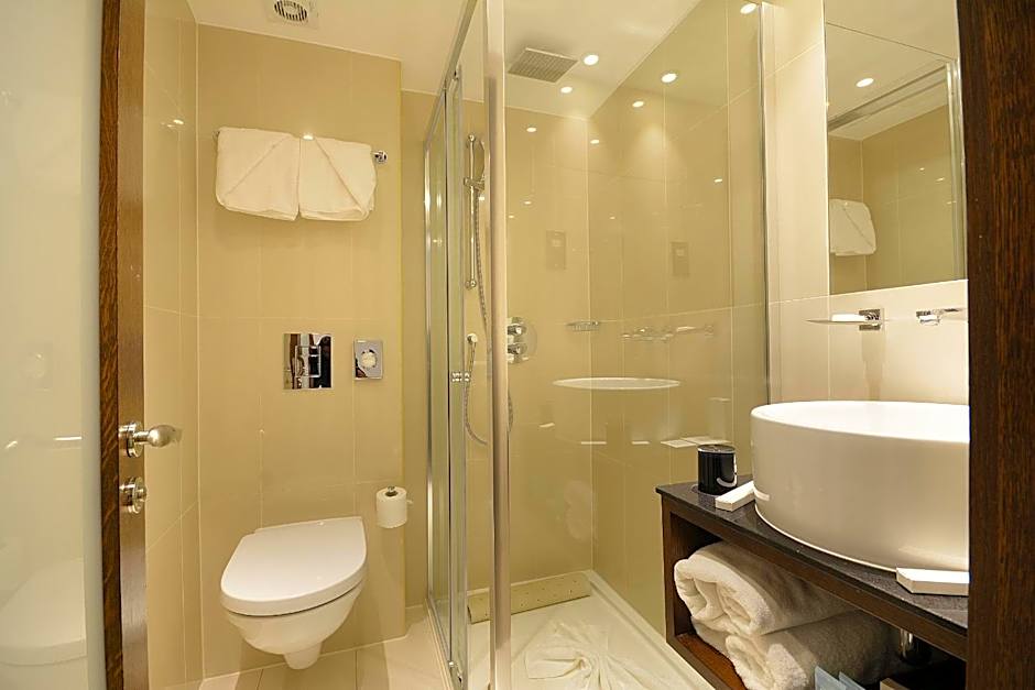 Park Grand Paddington Court