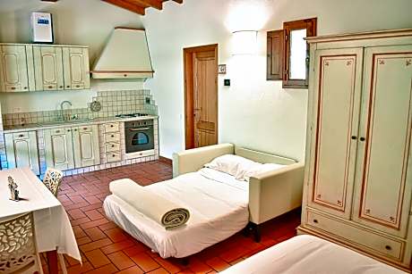 Studio Apartment (2 Adults)
