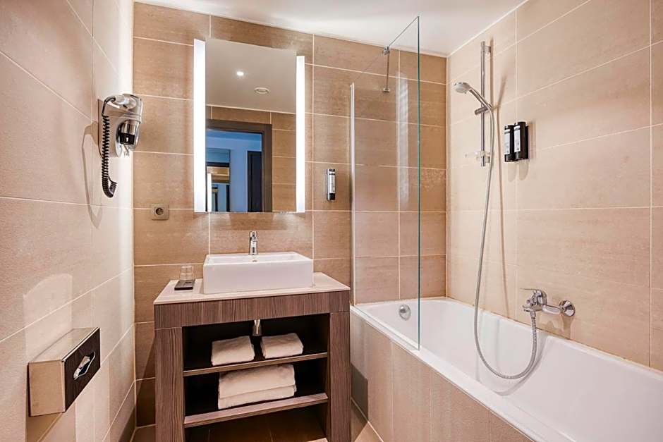 B&B HOTEL Mons Centre