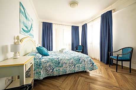 Double or Twin Room with Partial Sea View