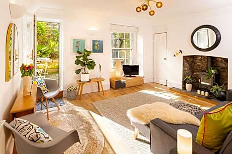 Idyllic Clifton Hideaway - Stunning Garden Flat