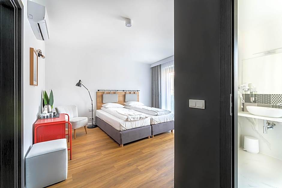 Apart House, Tylna 20