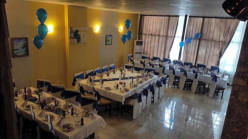 Хотелски Комплекс Родина