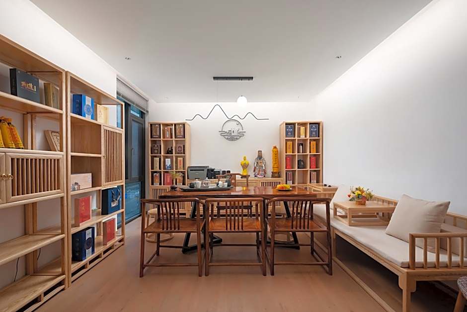 From K Huan Kai Hotel Tiyuxi Metro Station