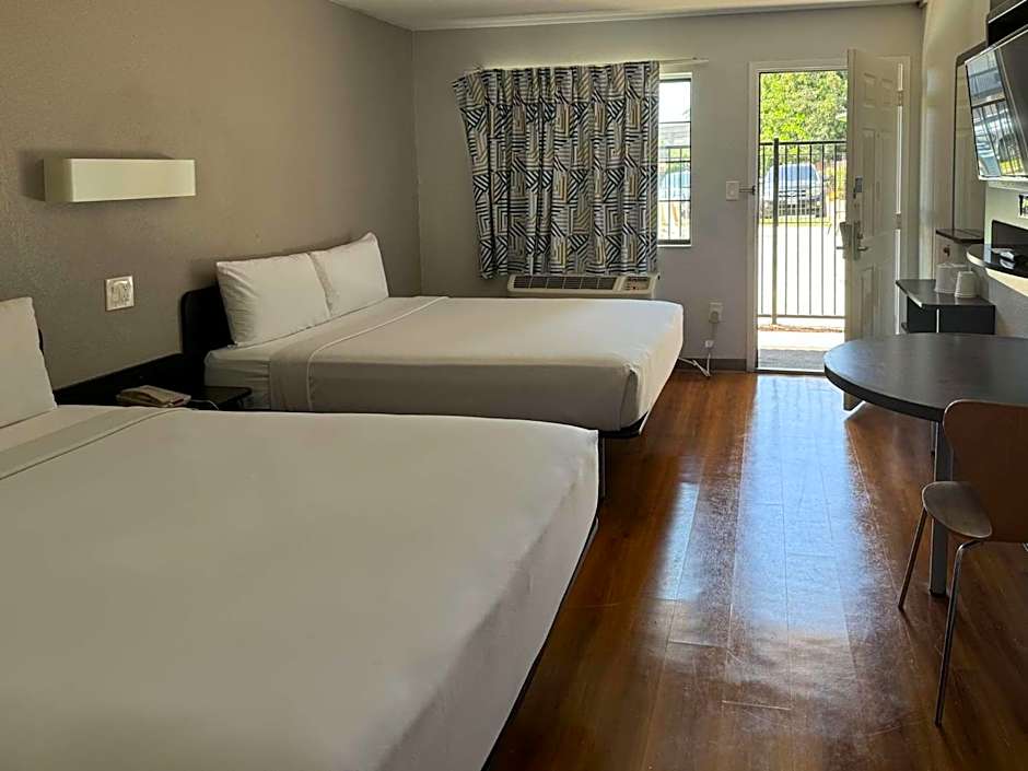 Motel 6-Pomona, CA - Los Angeles