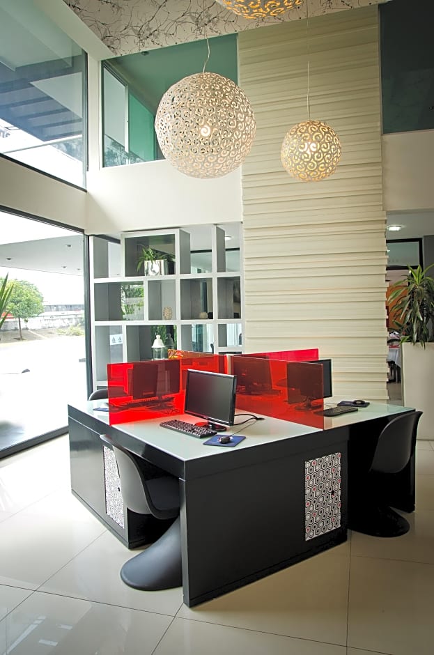 Hotel Portonovo Plaza Expo