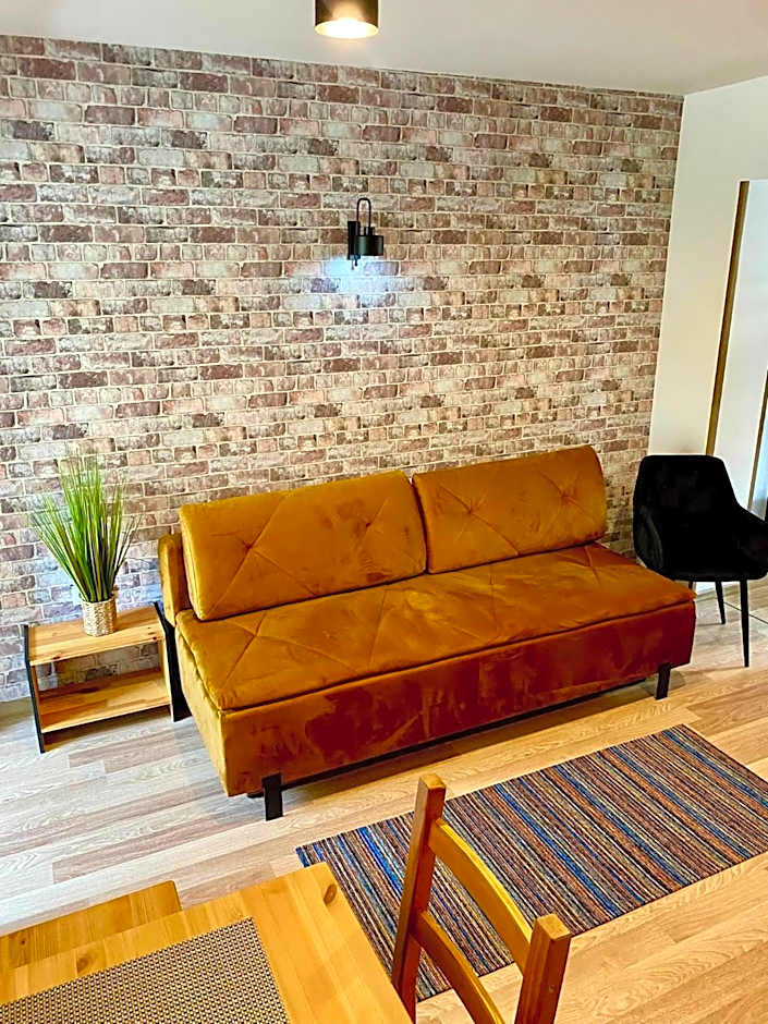 Old Tree Home & Restaurant