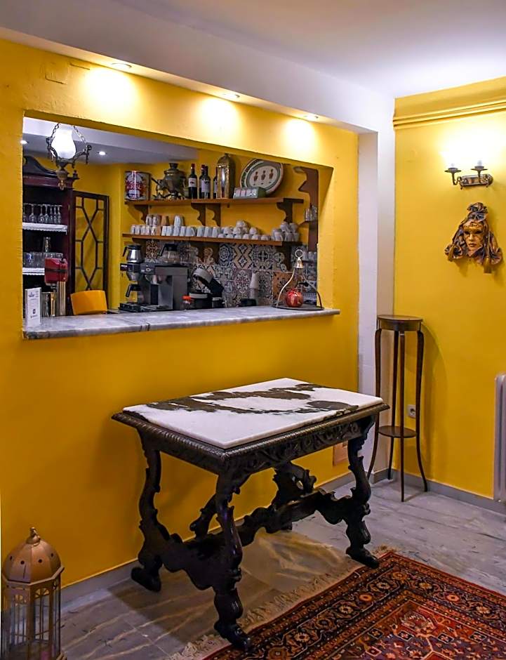 Byron Traditional Hotel