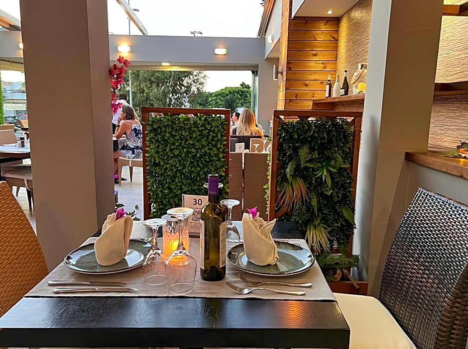 Caravel Hotel Apartments