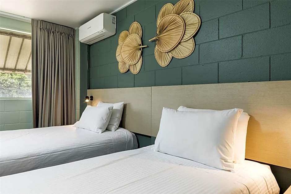 Nightcap at Atherton Hotel