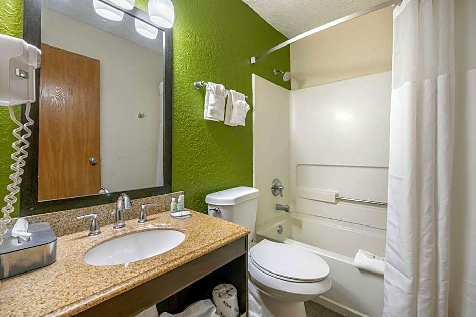 Quality Inn & Suites Leesburg Chain of Lakes