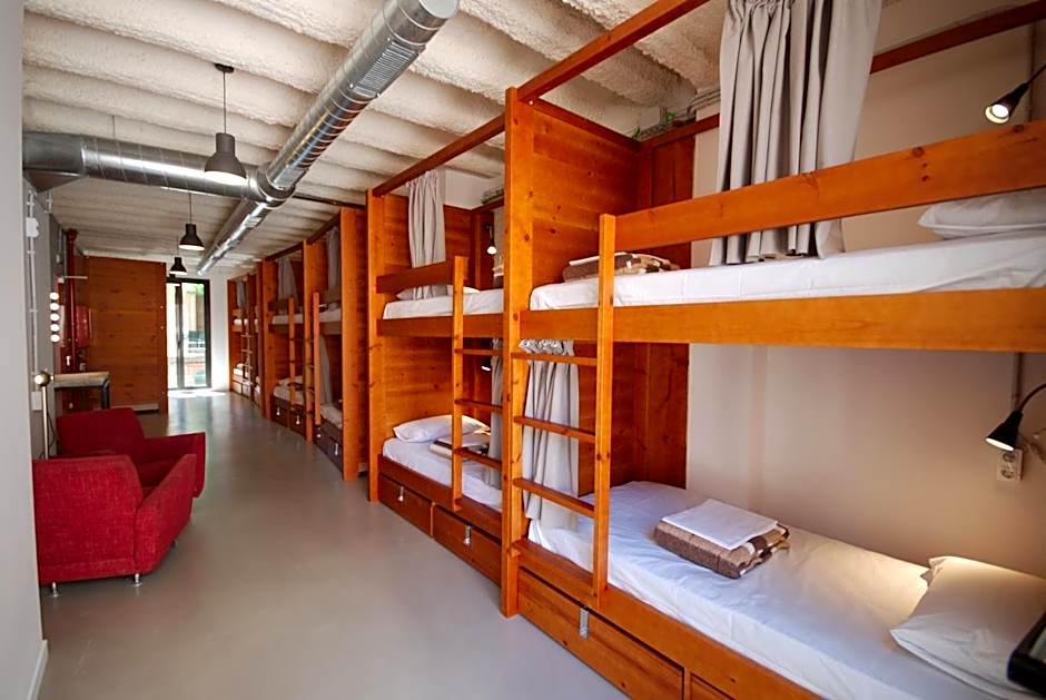 Ten To Go Hostel