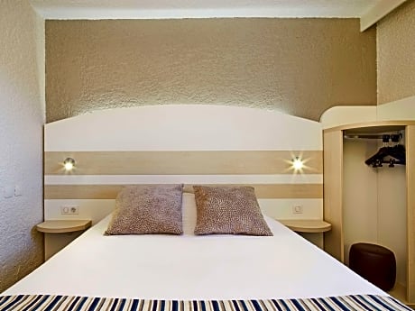 Standard Room - 1 Double Bed