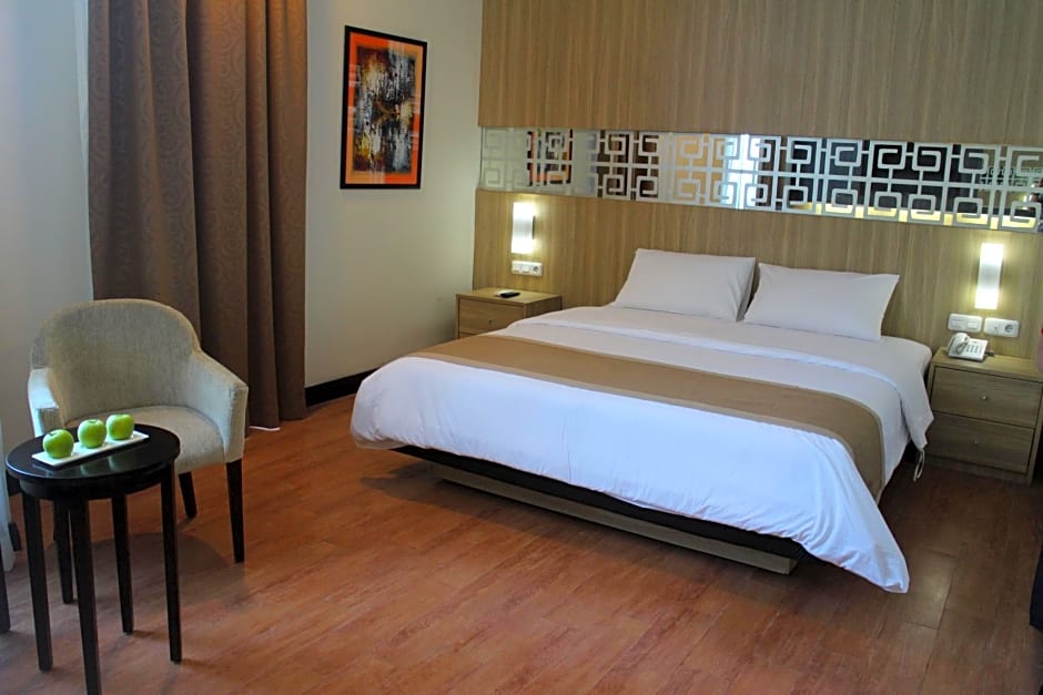 @Hom Premiere Abepura