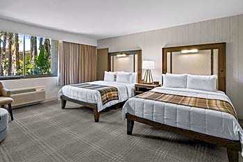 Knott's Berry Farm Hotel