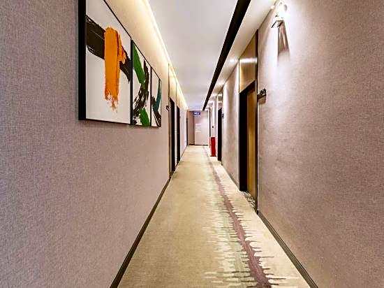 Moli Hotel (Guangzhou Yongqingfang Zhongshan 8th Road Subway Station)