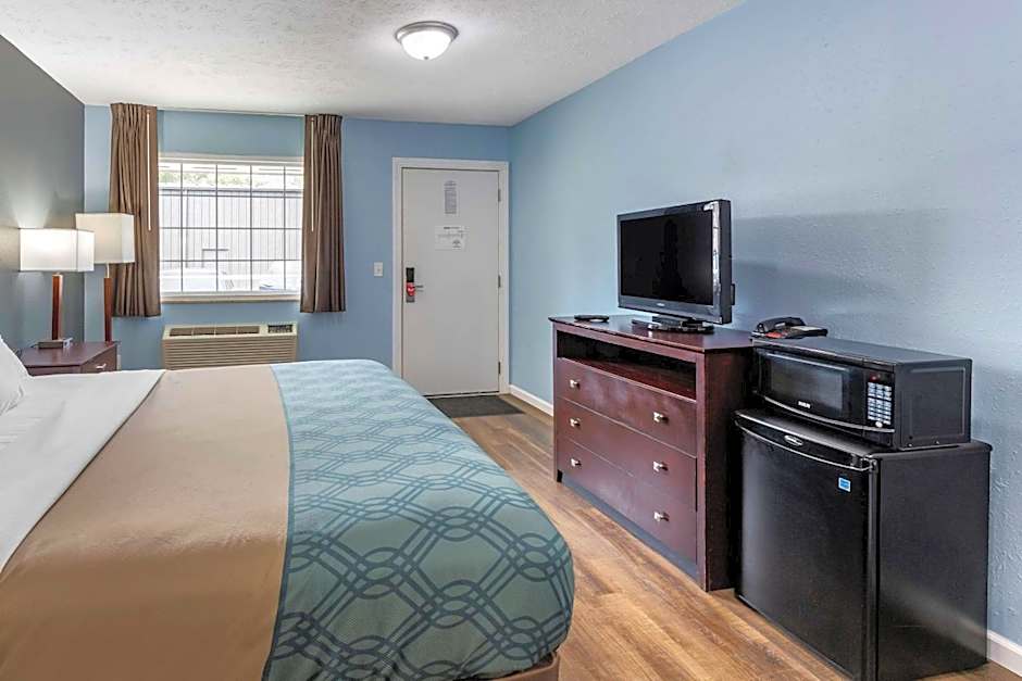 Econo Lodge Inn & Suites Sandusky South