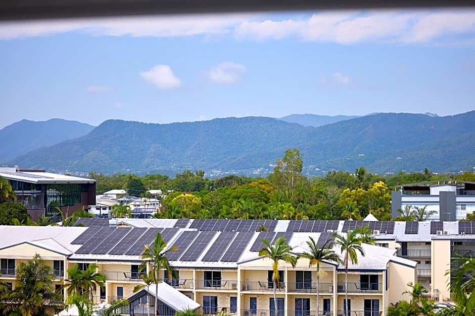 Cairns Harbourside Hotel